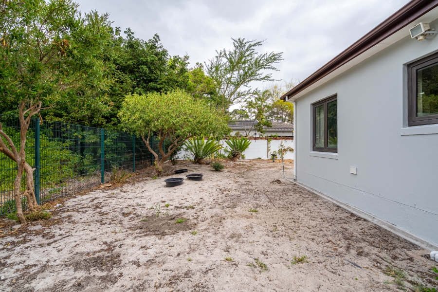 4 Bedroom Property for Sale in Dennendal Western Cape